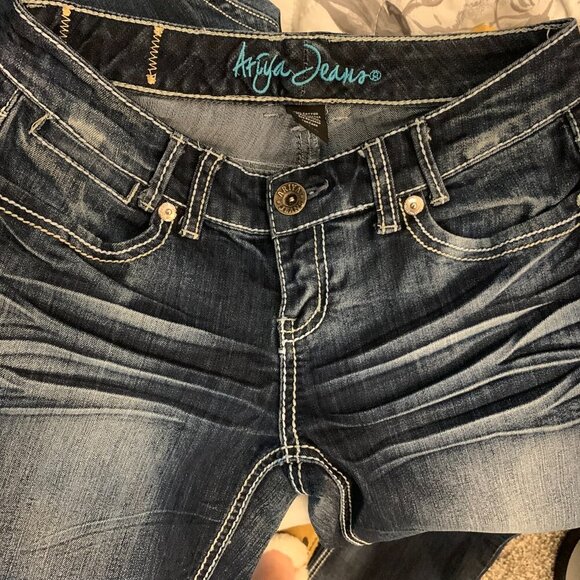 Ariya Jeans - bootcut/flare style - size 5/6 - Picture 4 of 5